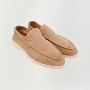 Hochwertiger Wildleder-Loafer low top soft suede beige: luxuriöse Herrenschuhe für jede Gelegenheit