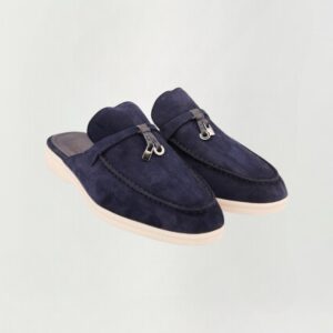 Luxuriöse Damenschuhe dunkelblau: Wildlederpantoletten für einen eleganten Look
