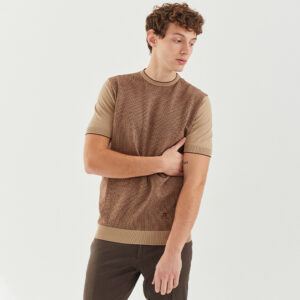 Elegante Ensamble mit modischem Jacquard-Muster: unser stylisches Rundhals-Polo für jede Gelegenheit